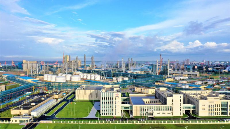环保型化工原料市场报价：趋势与挑战并存**